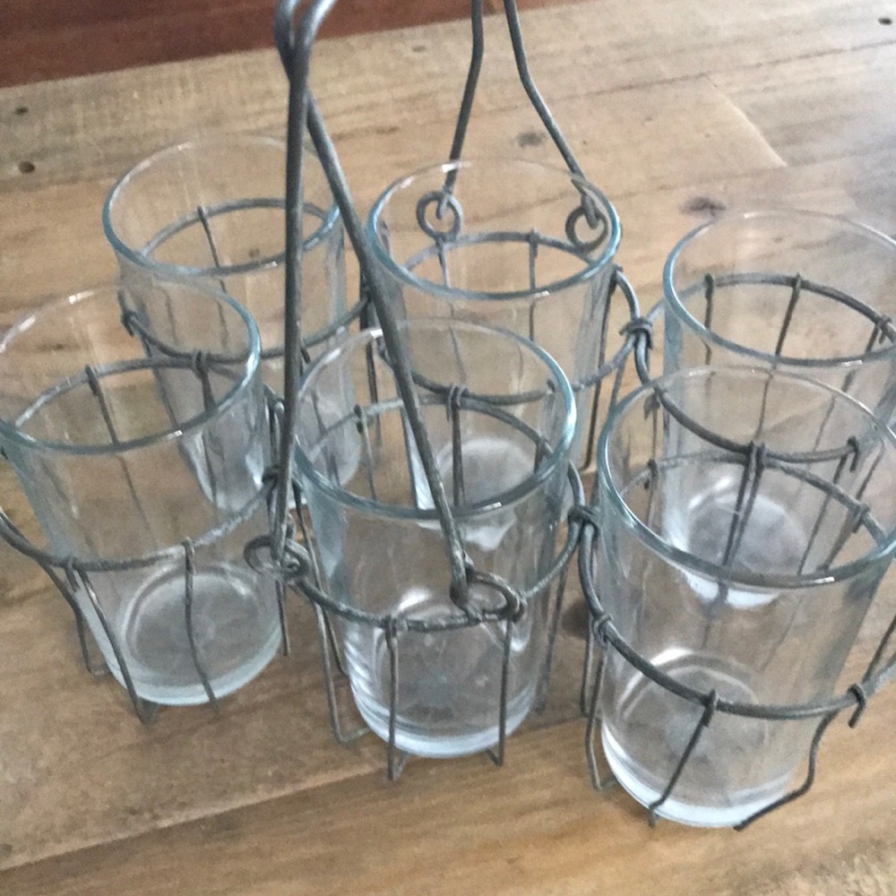 SALE ✅✅✅ 3/$25 Farmhouse Wire Basket with Glasses - Picture 6 of 8